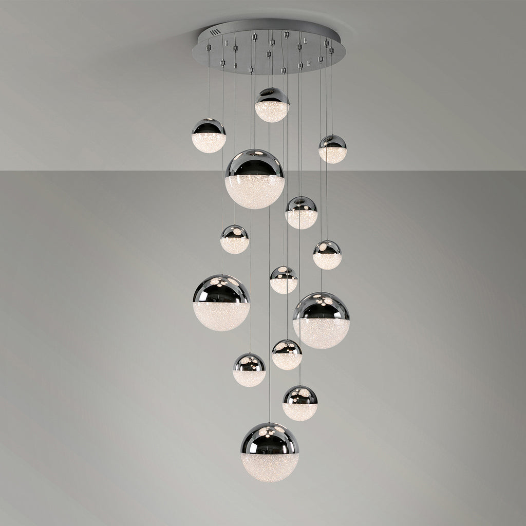 LED pendellampe Sphere 14-lys dimbar krom Ø60 cm montert i rom