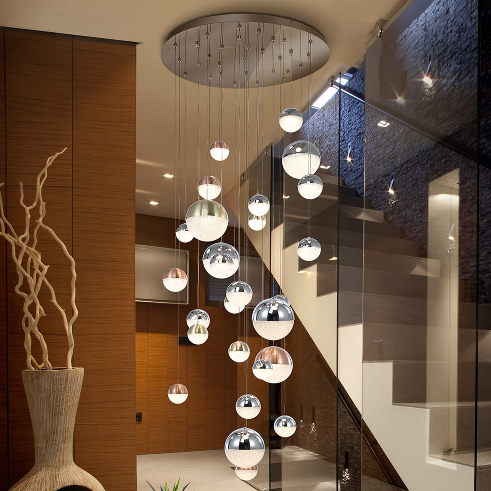 LED pendellampe Sphere 27-lys dimbar Bluetooth Ø80 cm forfra