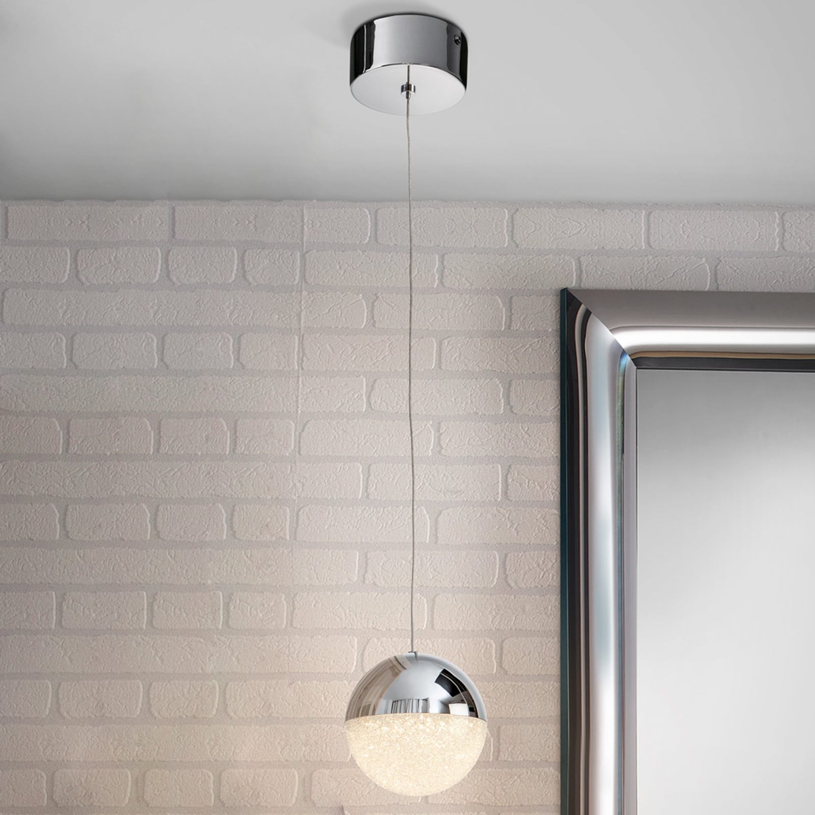 LED pendellampe Sphere krom kuleform bakside