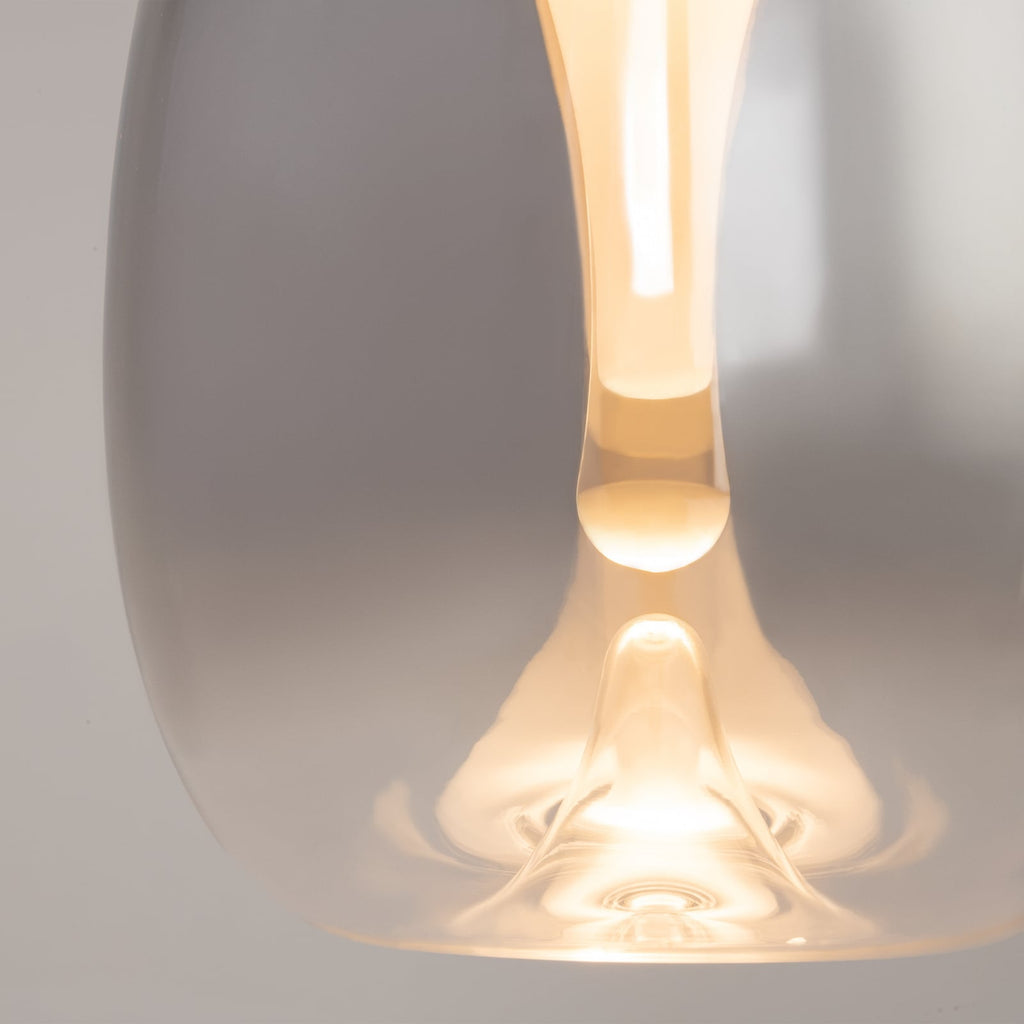 Nærbilde av LED pendellampe Splash røykgrå glass Ø20 cm