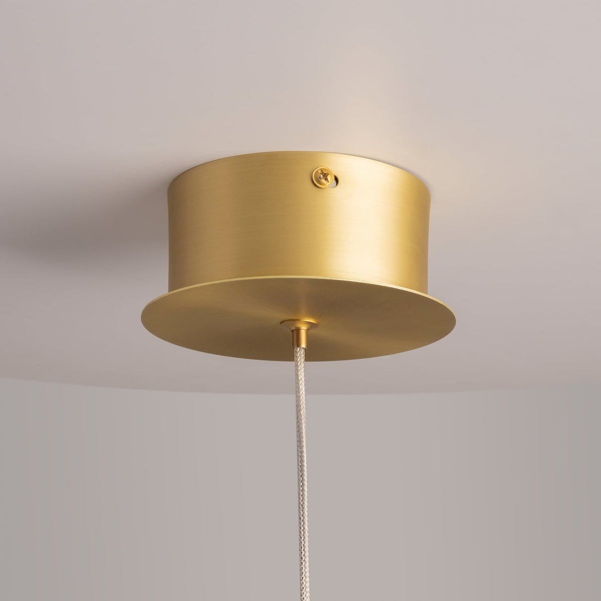 LED pendellampe Splash røykgrå glass Ø20 cm oppheng og detalj