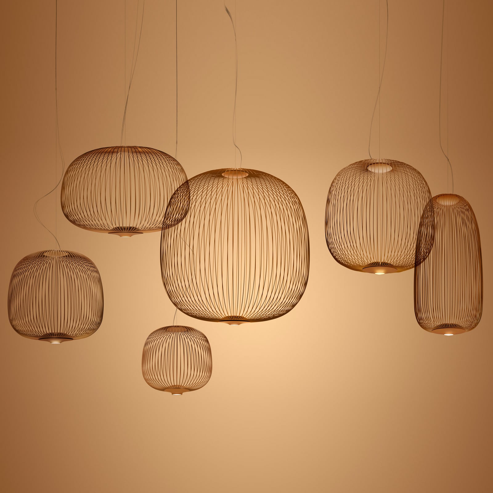 Nærbilde av kobberfinish på LED pendellampe Spokes 1