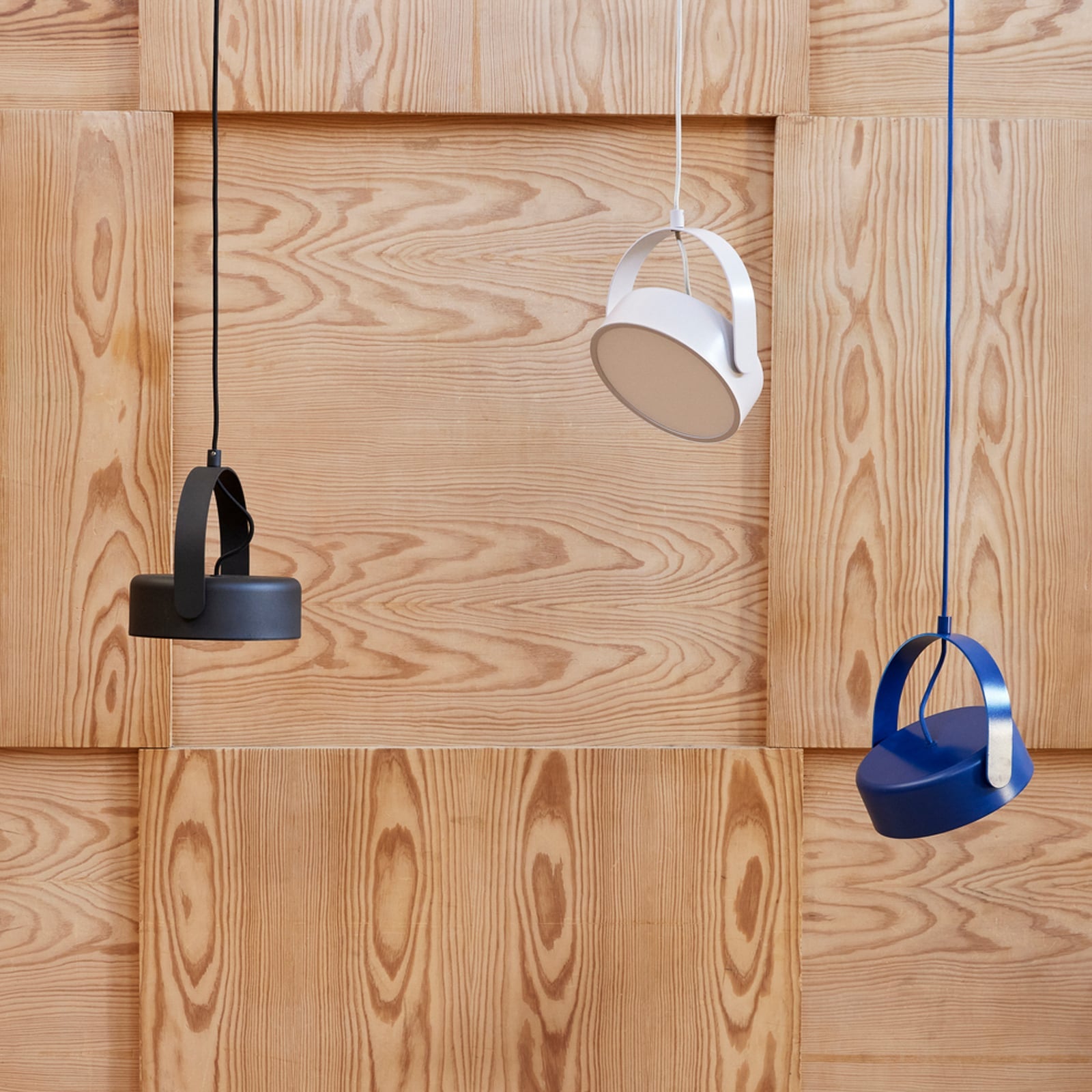 LED pendellampe Stage jern blå 30W 3000K sett fra undersiden