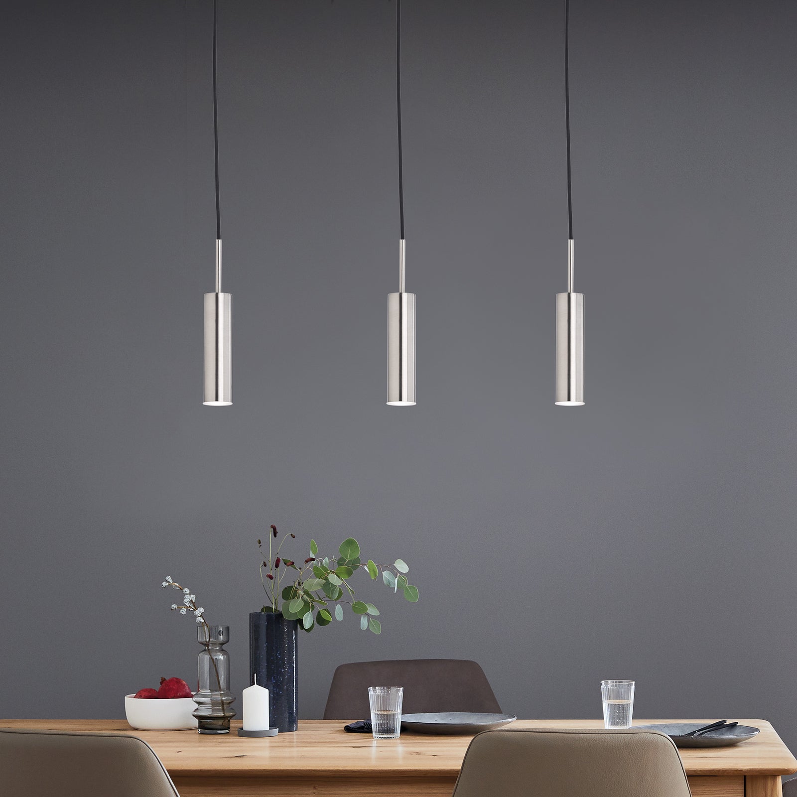 Detalj av LED pendellampe Stina 3-lys nikkel 70 cm dimbar