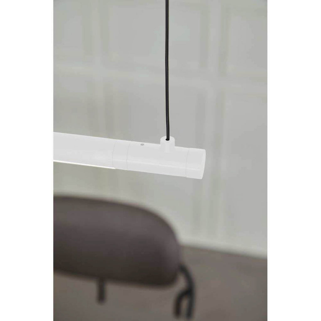 Nærbilde av LED pendellampe Straw 150 hvit aluminium dimbar 150 cm