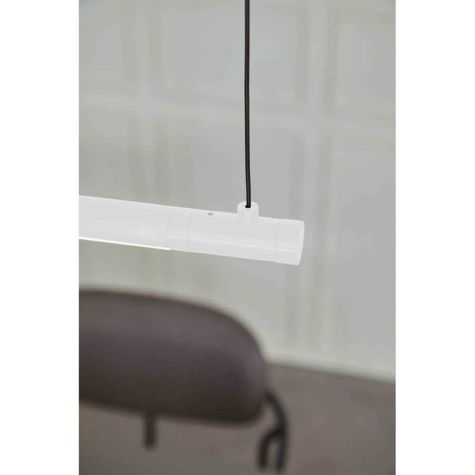 Nærbilde av LED pendellampe Straw 150 hvit aluminium dimbar 150 cm