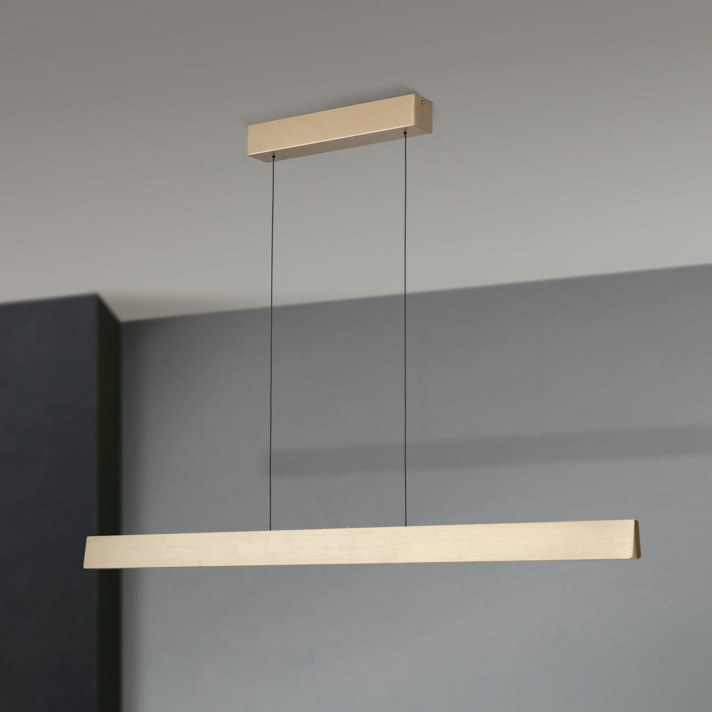 LED pendellampe Tara dimbar CCT matt messing 120 cm montert i rom