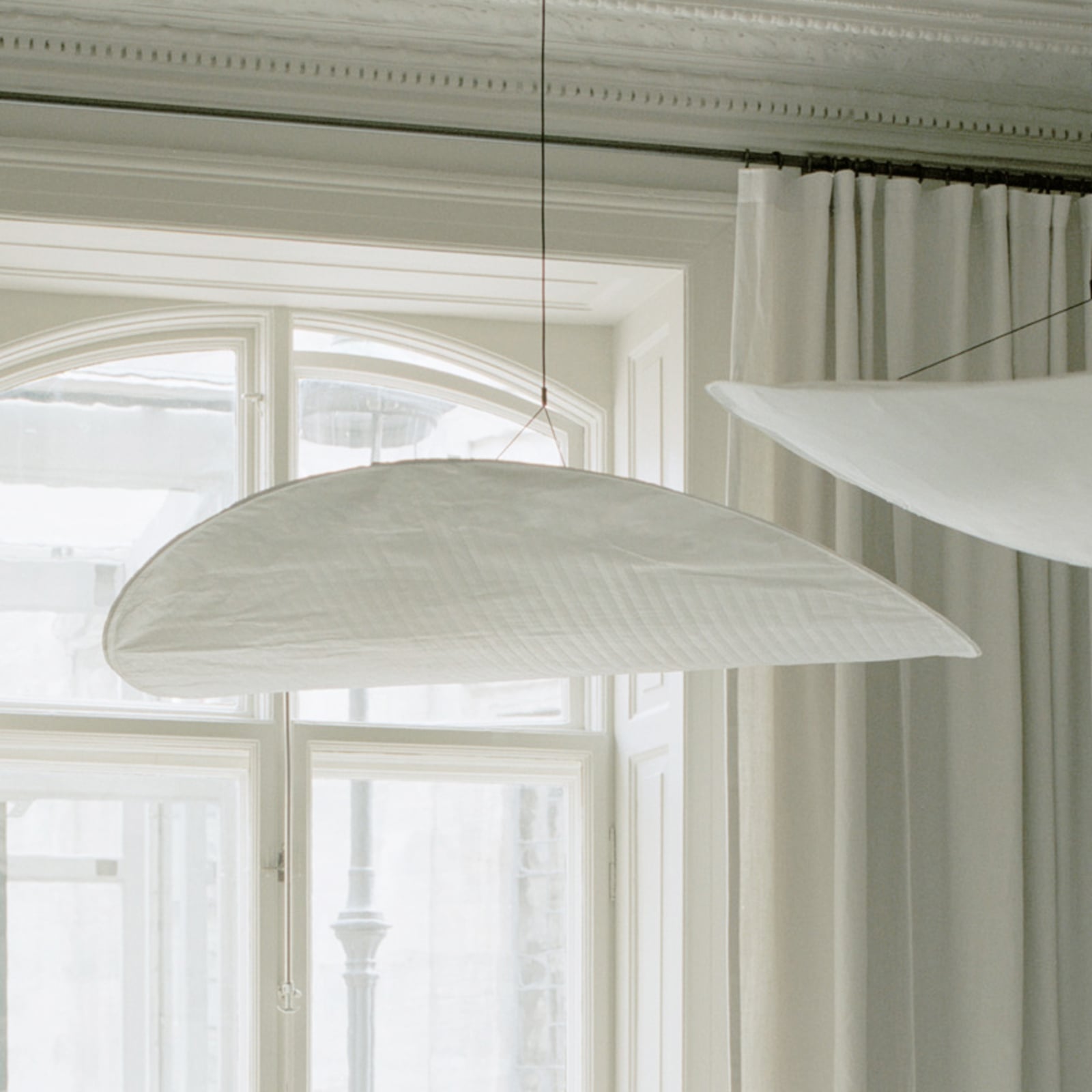 LED pendellampe Tense hvit Tyvek 90 cm fra front