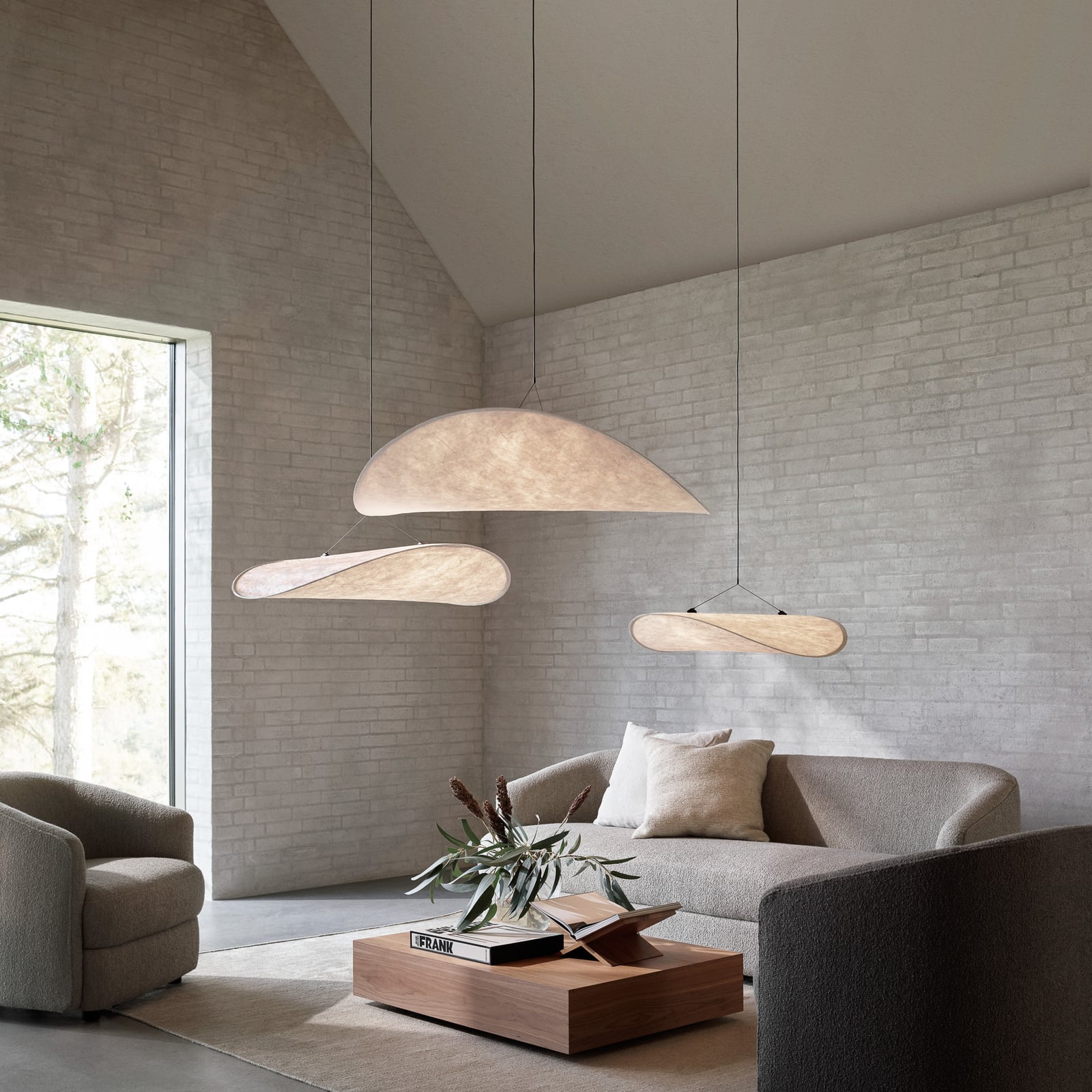 LED pendellampe Tense Tyvek hvit 70 cm dimbar sett fra siden
