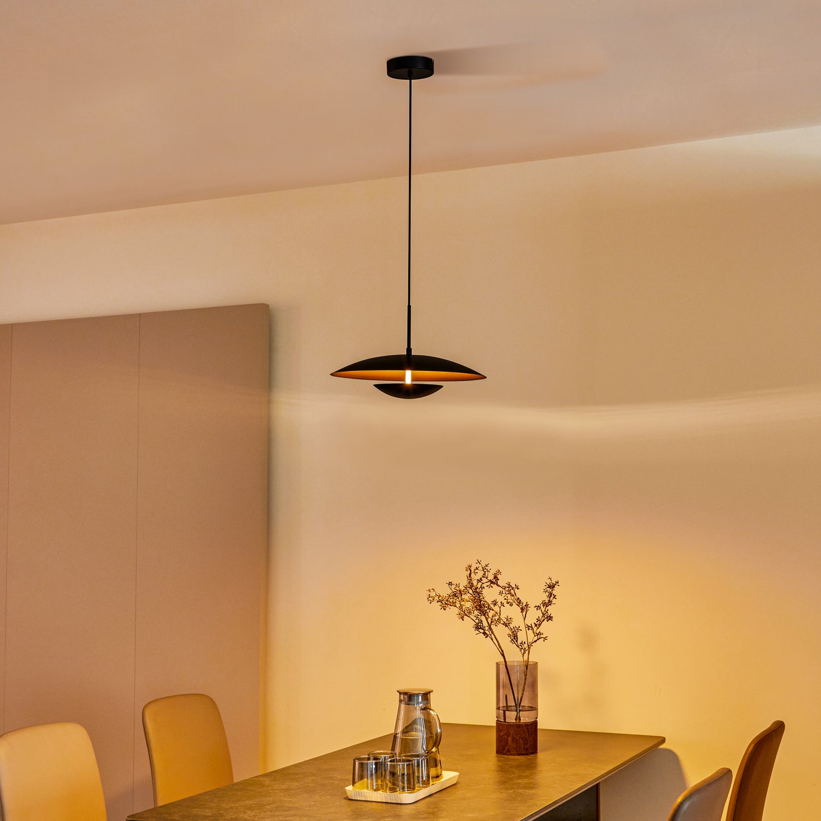 LED pendellampe Tiama svart/gull jern bakside