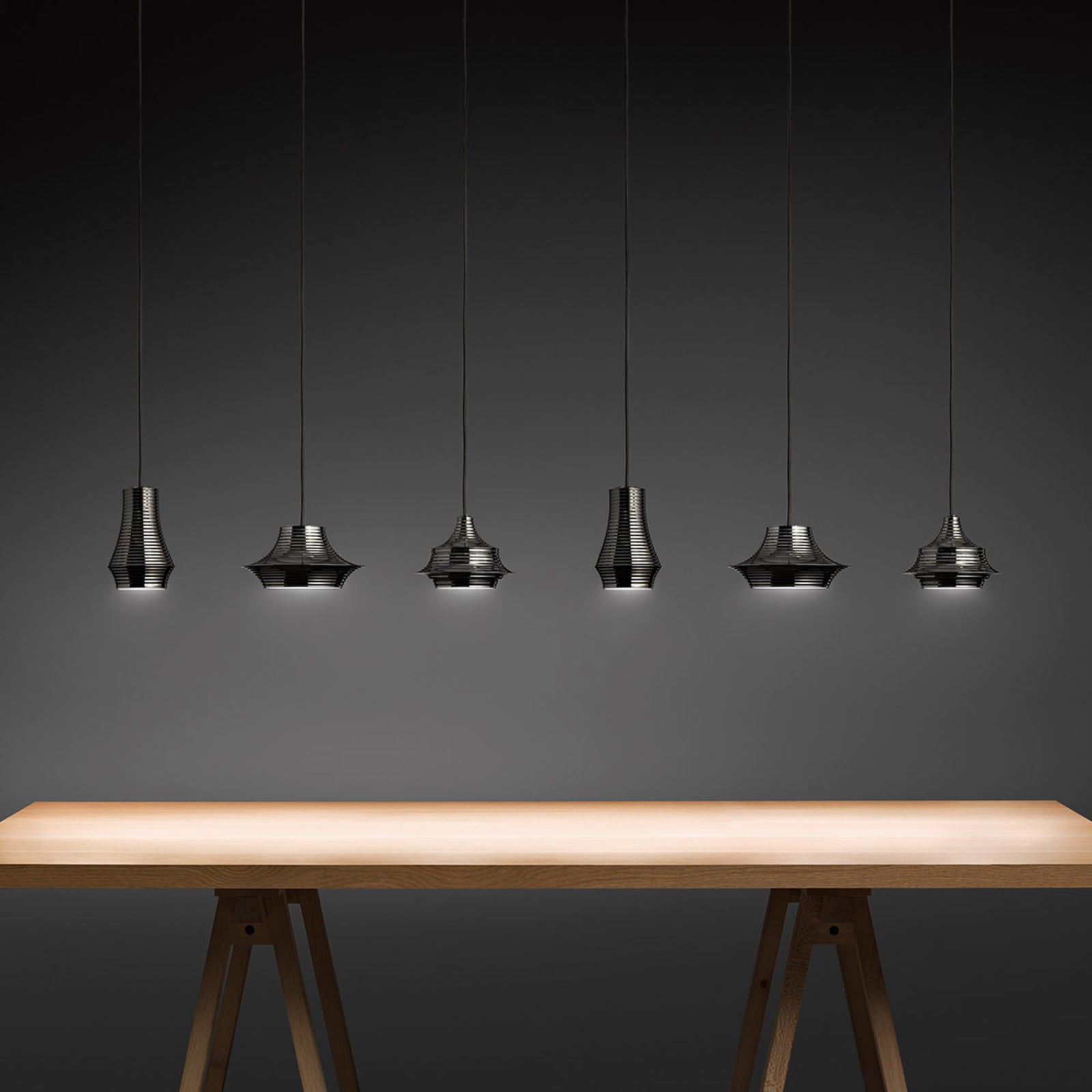 LED pendellampe Tibeta 01 krom/svart dimbar Ø12 cm montert