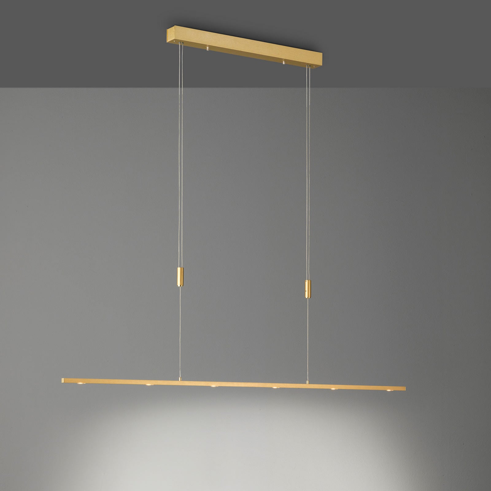 LED pendellampe Tolu messing dimbar høydejusterbar detalj av messingfinish
