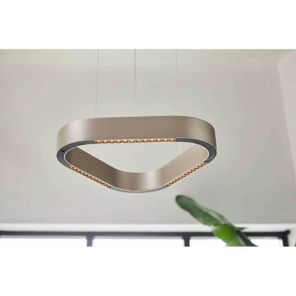 LED pendellampe Trigon elfenben aluminium dimbar nærbilde av lampe