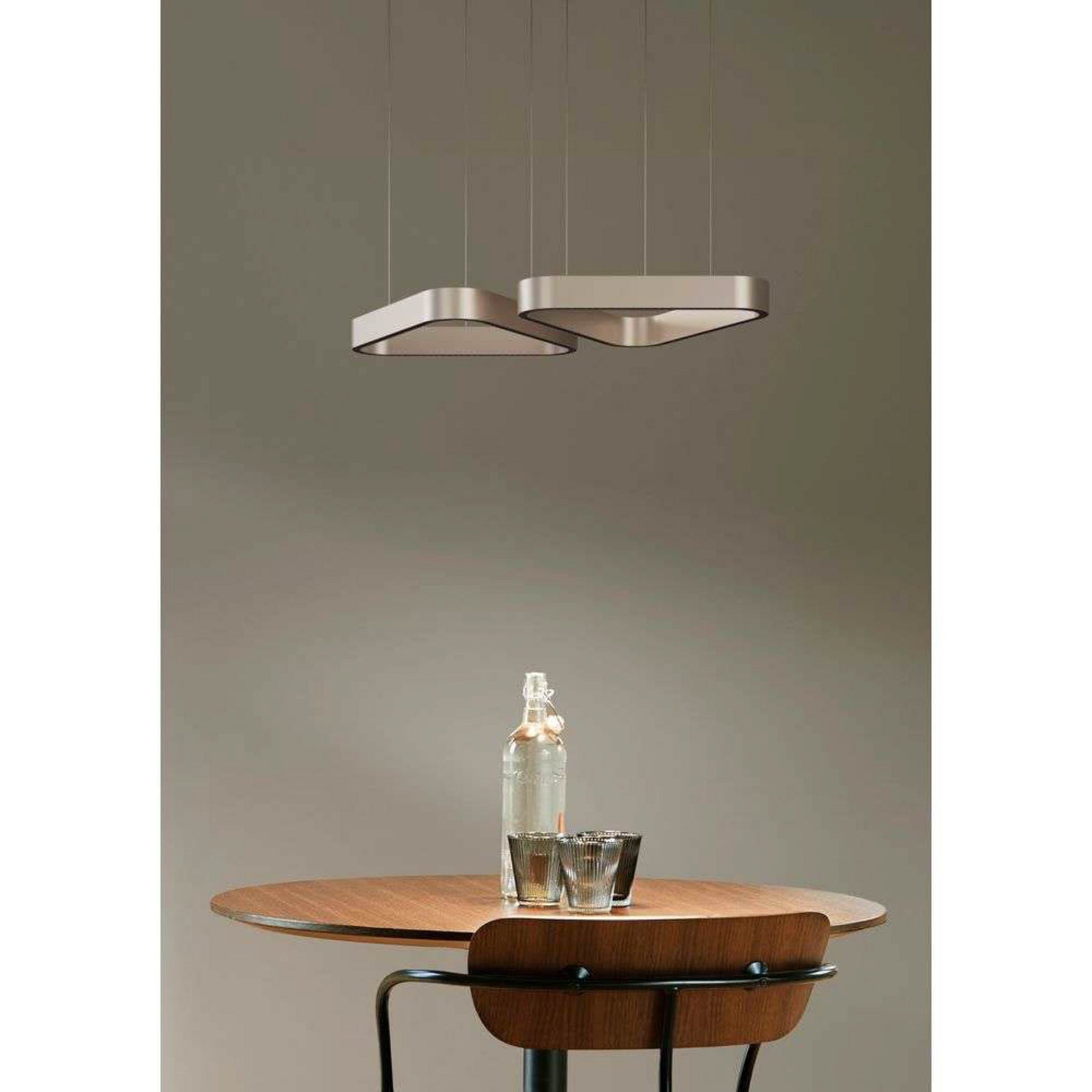 LED pendellampe Trigon elfenben aluminium dimbar justerbar høyde
