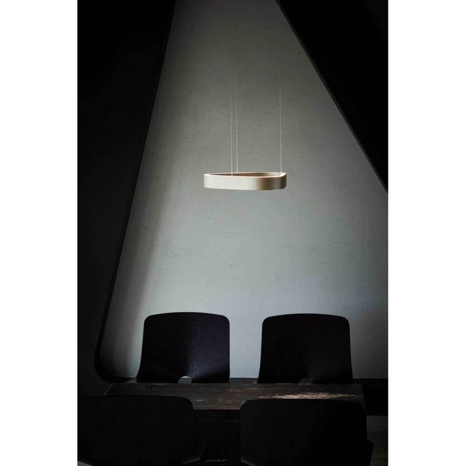 LED pendellampe Trigon elfenben aluminium dimbar fra siden