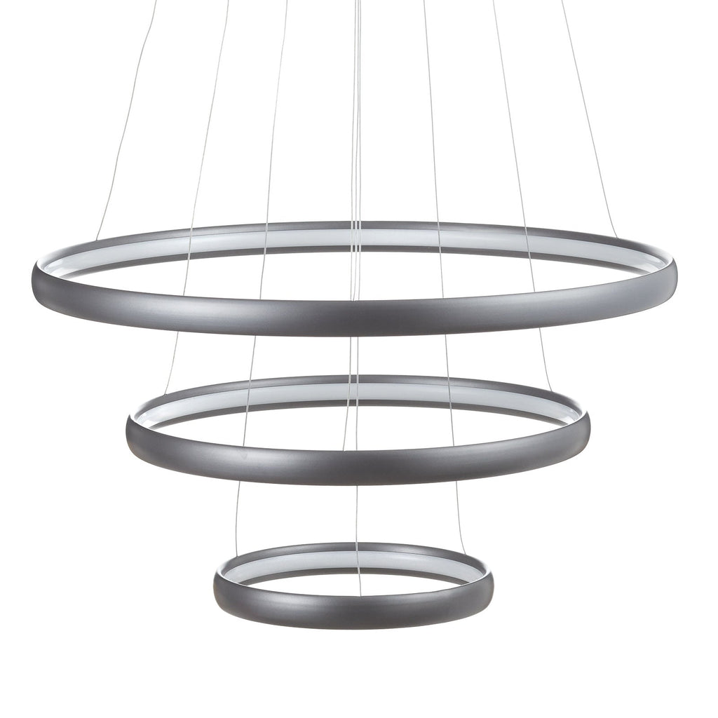 LED pendellampe Trinity 3 ringer aluminium sølv Ø70 cm montert i rom