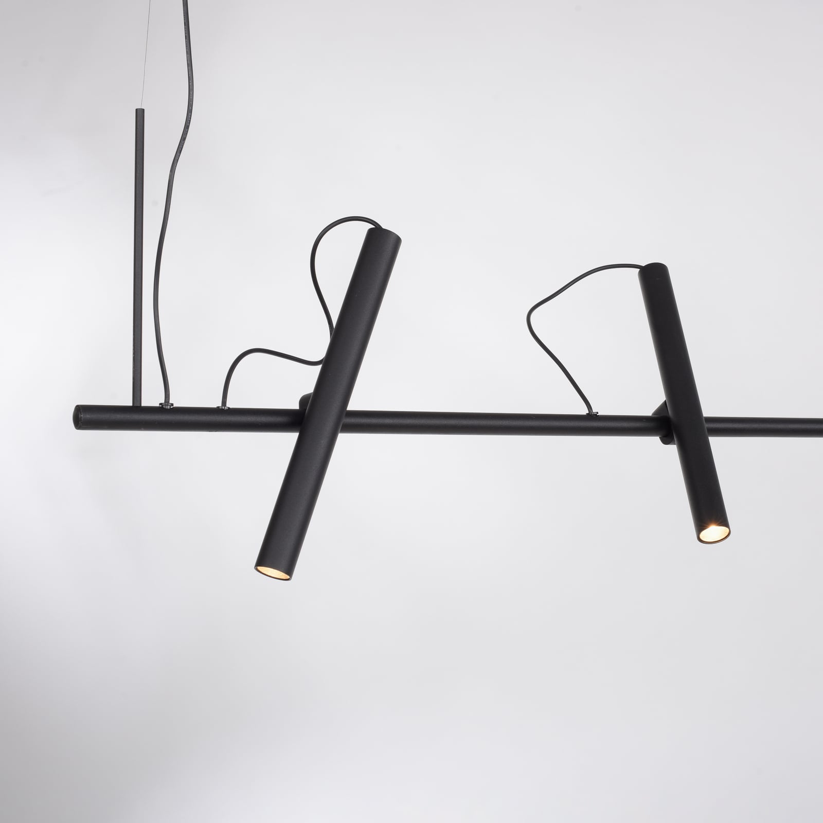 LED pendellampe Tutua 4-lys svart svingbar detalj av spot