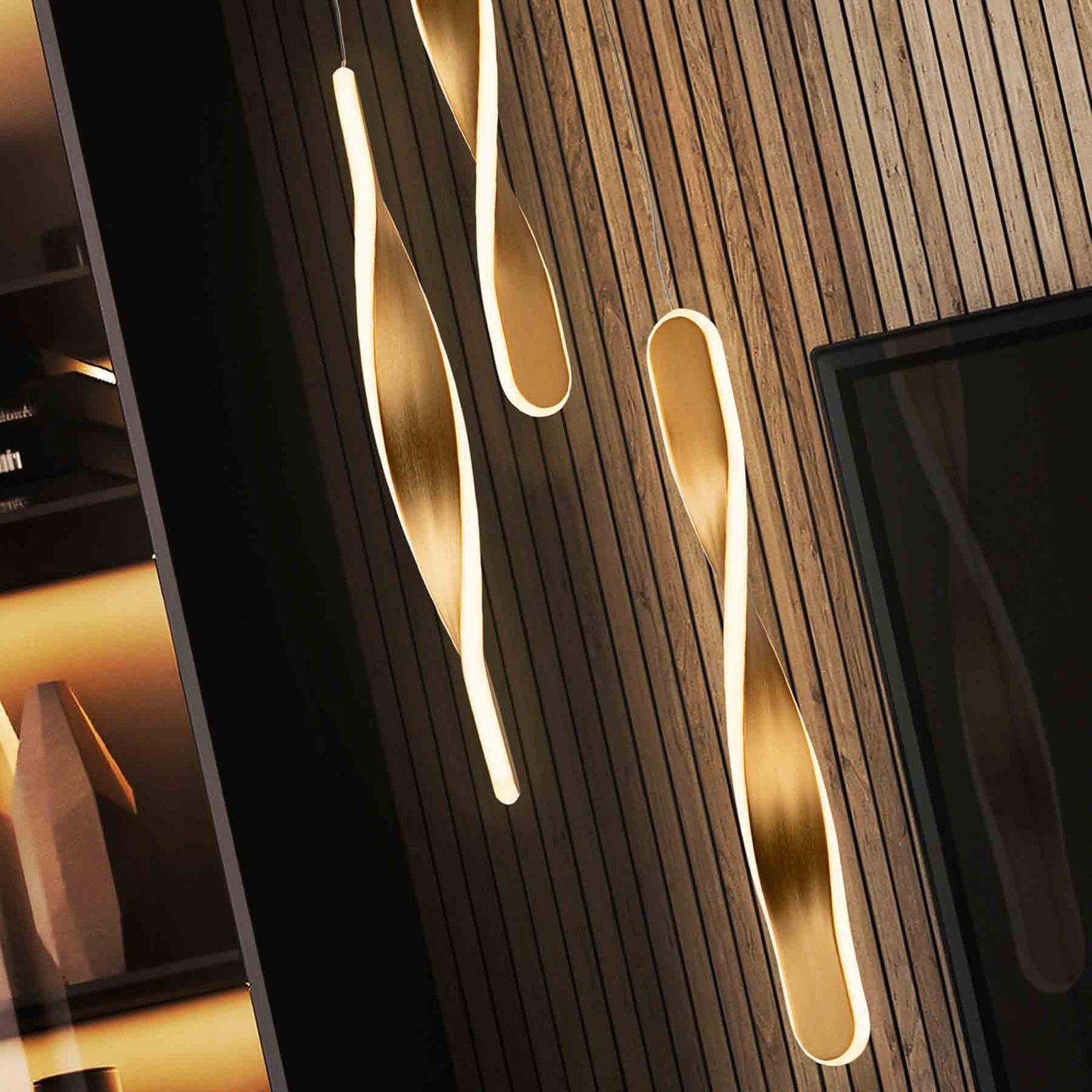 LED pendellampe Twist 3-lys aluminium gullfarget montert