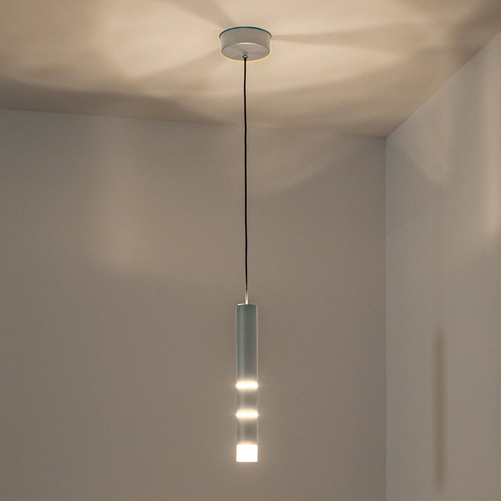 LED pendellampe Vega sylindrisk aluminium Ø5 cm varmhvit forfra
