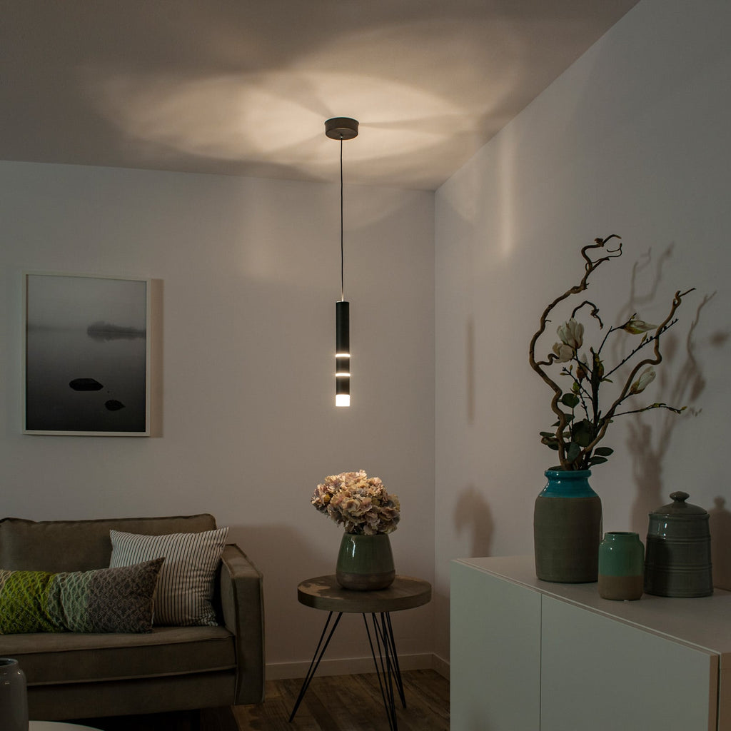 LED pendellampe Vega sylindrisk svart Ø5 cm 3000K nærbilde av LED-lys