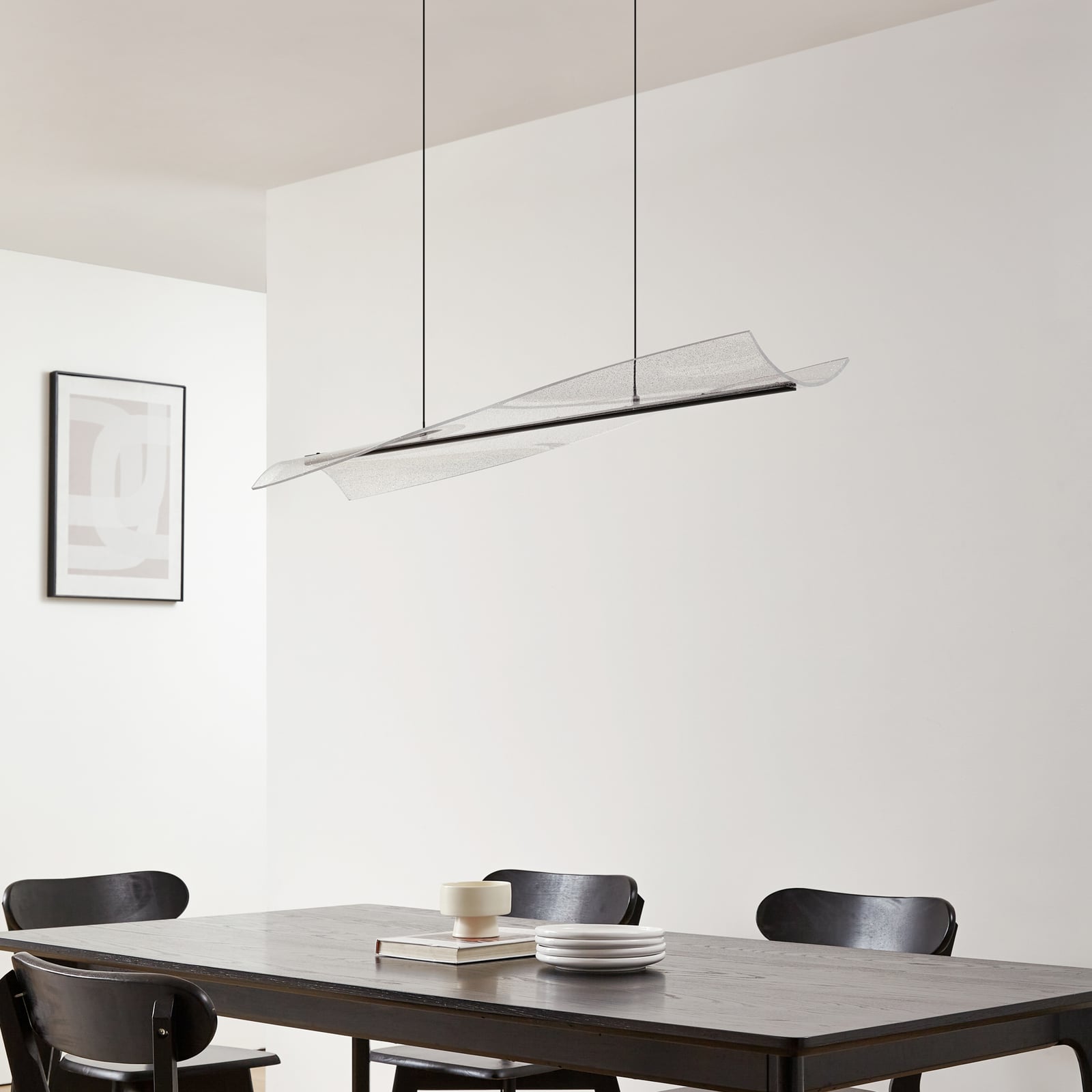 LED pendellampe Vellia svart metall 112 cm montert i rom