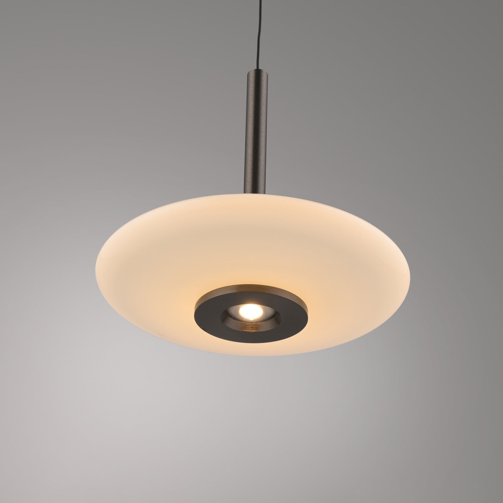 LED pendellampe Vitrum brun opal glass Ø22 cm kabel og baldakin