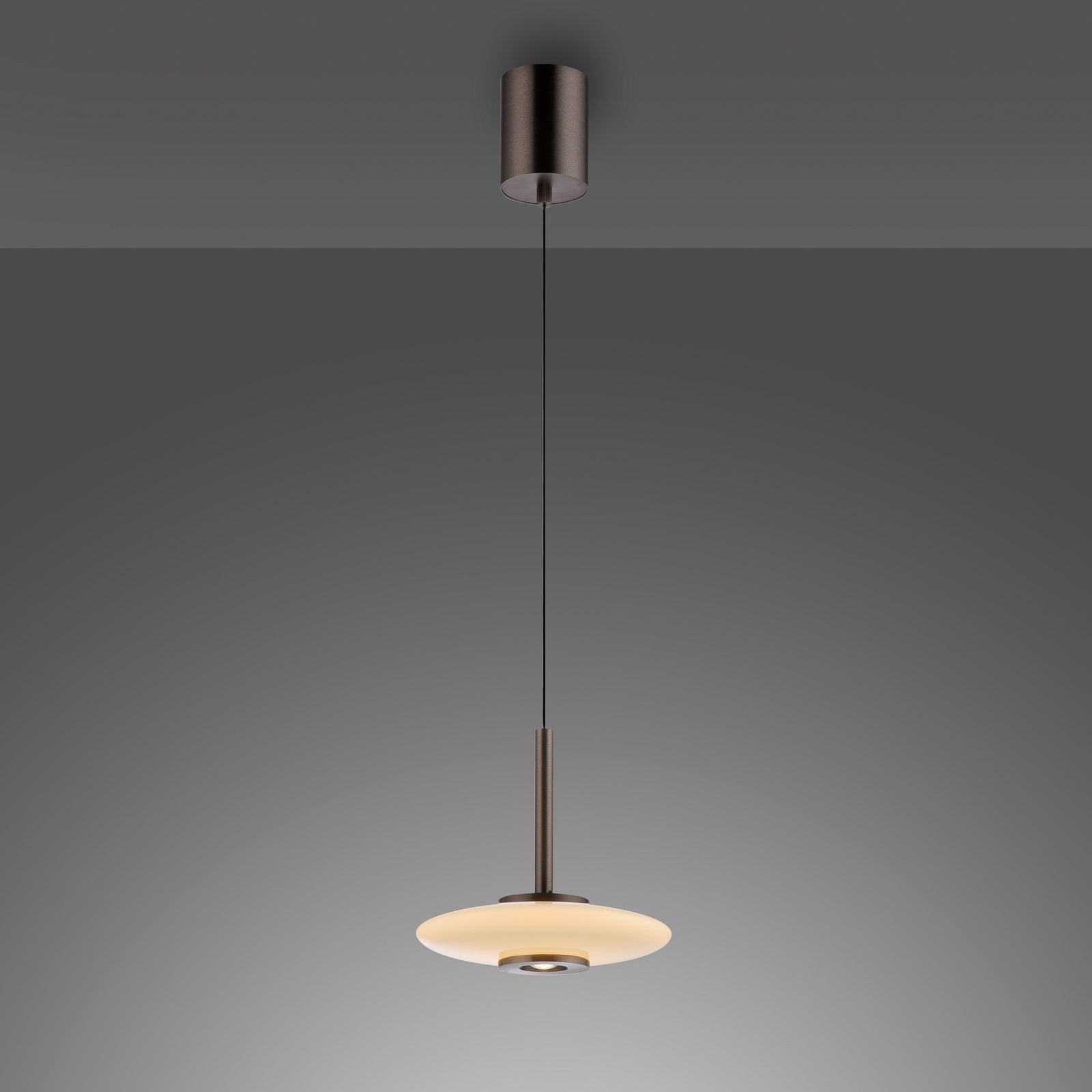 LED pendellampe Vitrum brun opal glass Ø22 cm nærbilde av lampe