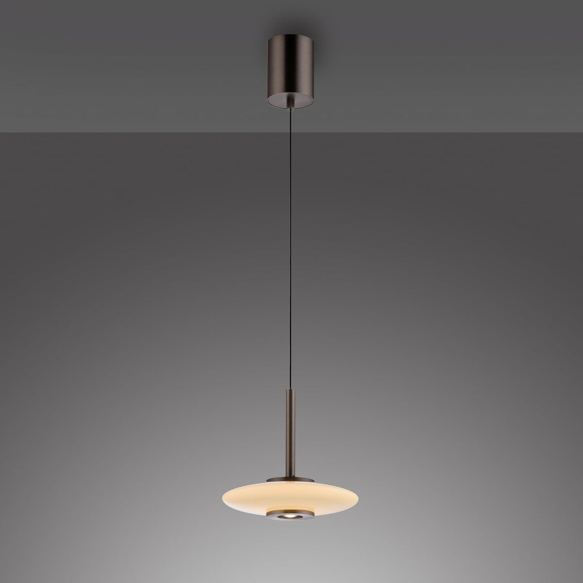 LED pendellampe Vitrum brun opal glass Ø22 cm nærbilde av lampe
