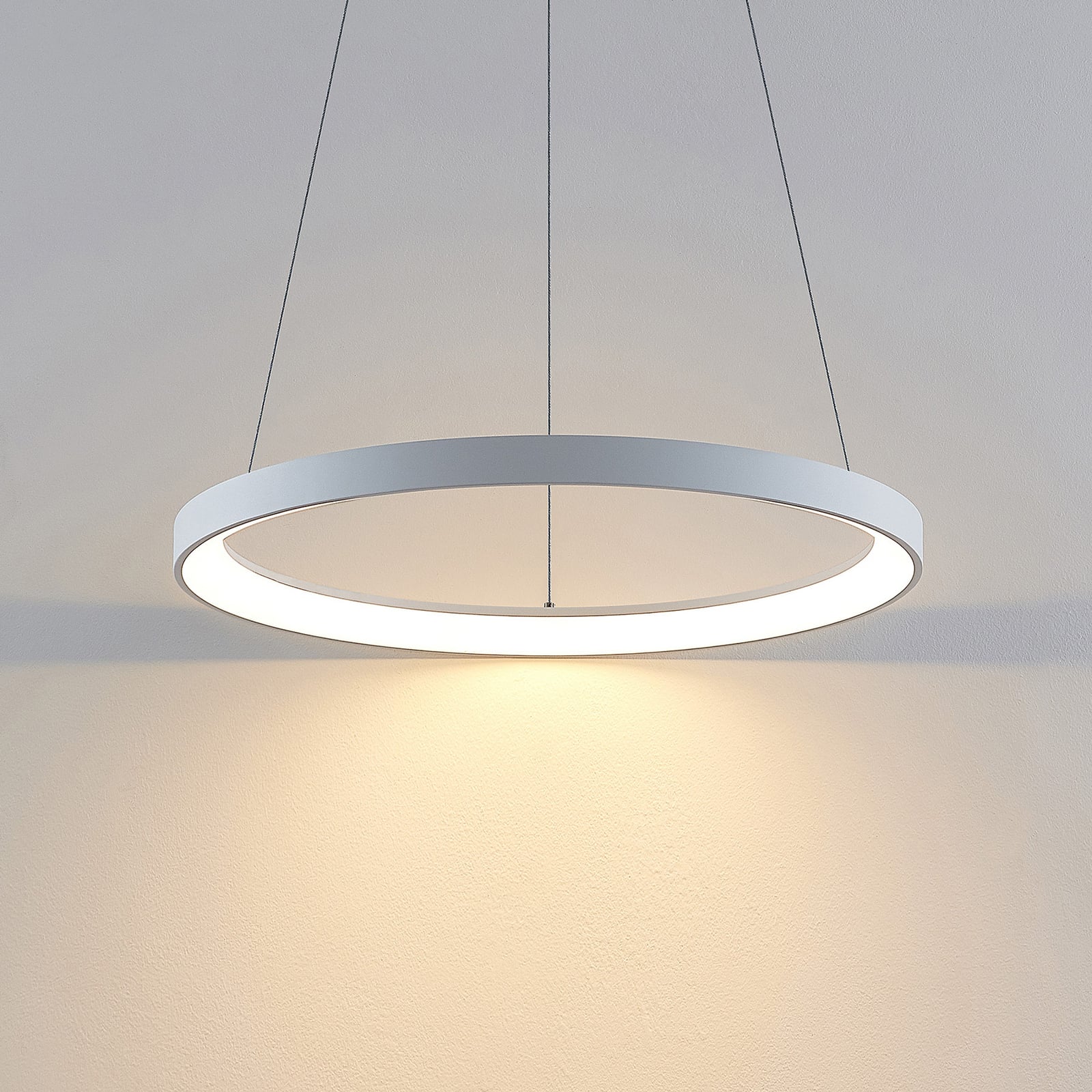 LED pendellampe Vivy hvit metall Ø58 cm sideprofil