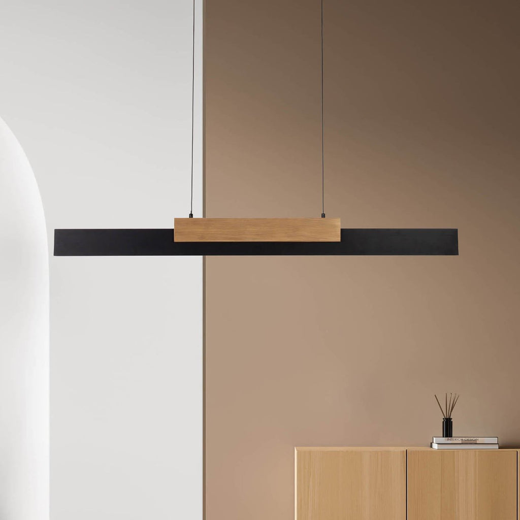 LED pendellampe Wiebke svart med tredetalj forfra