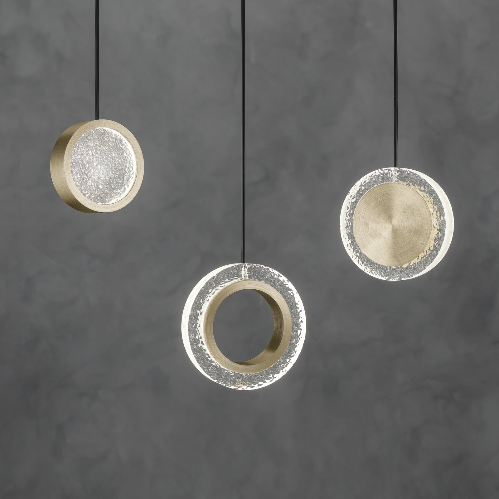 LED pendellampe Yo-Yo A gull metall dimbar detalj nærbilde