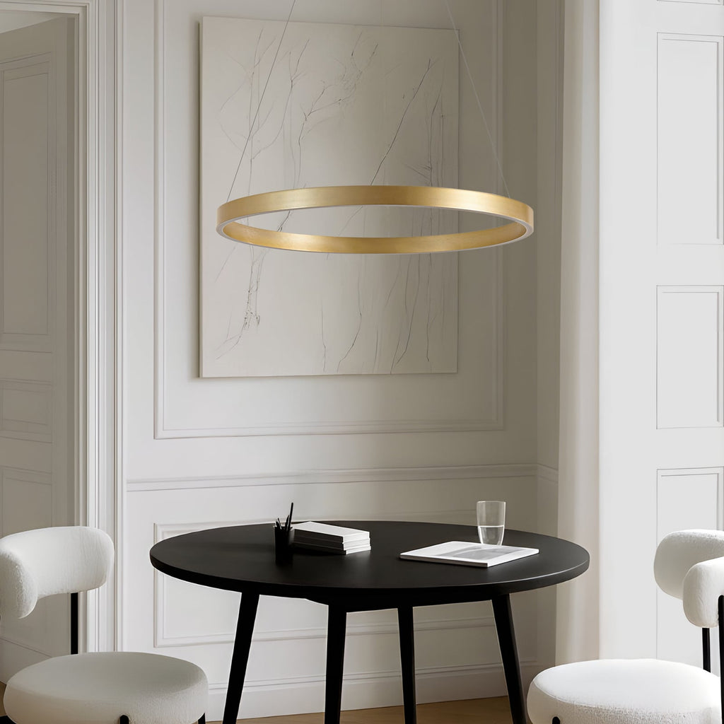 Montert LED pendellampe Yonam gull i stue