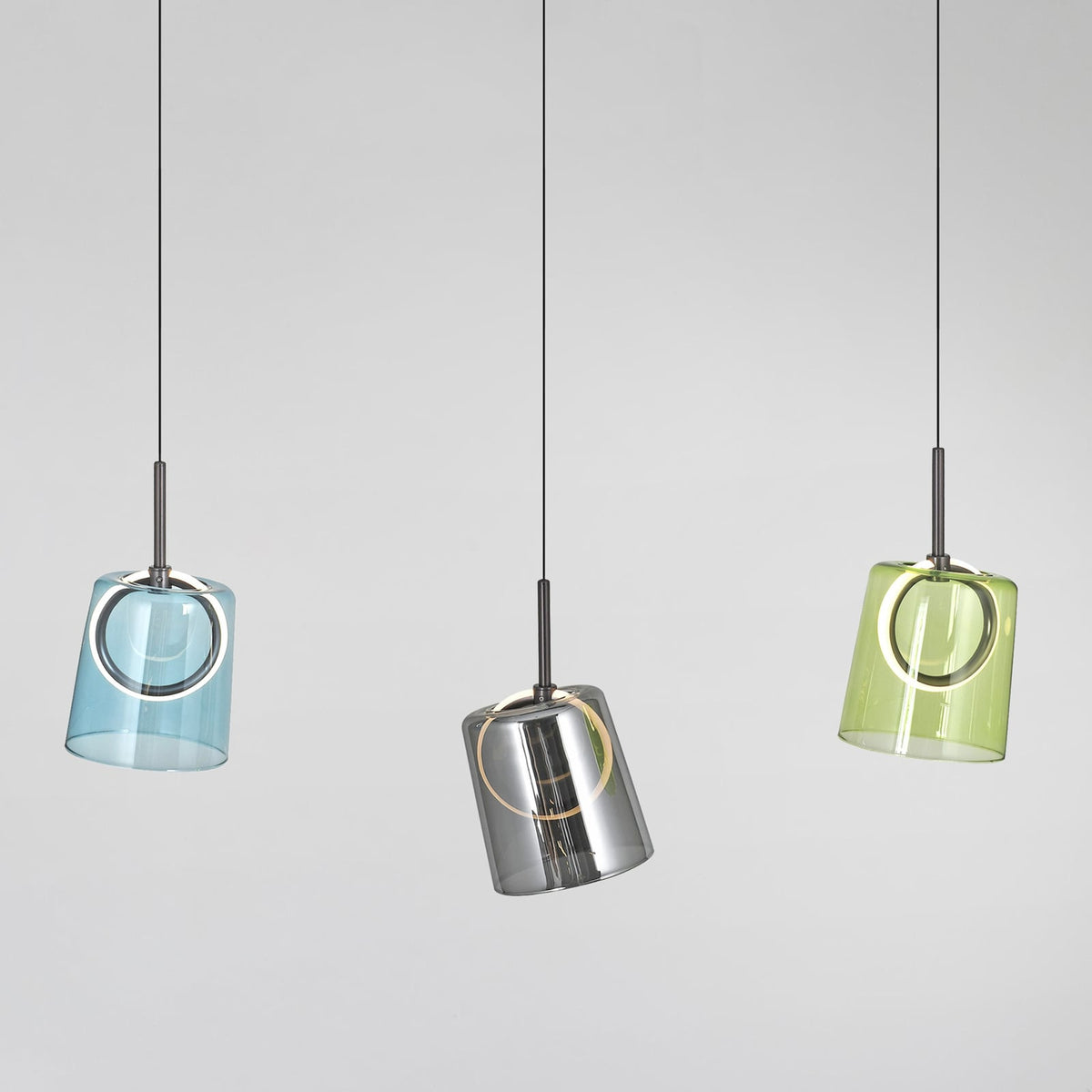 LED pendellampe Zula 3-lys farget glass 87 cm dimbar nærbilde
