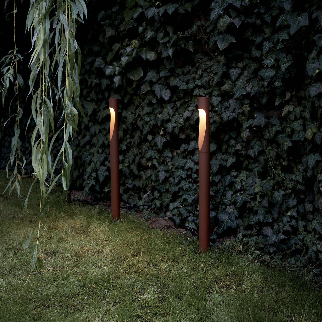 Montert LED pullertlys Flindt corten 70 cm 24V IP44 Louis Poulsen i uteområde