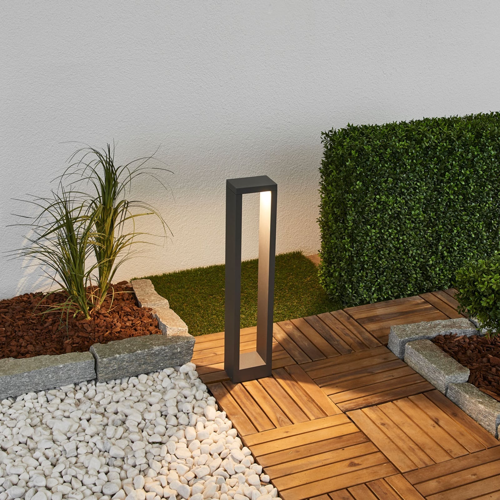 LED pullertlys Jupp 4-er sett antrasitt 60 cm montert i hage