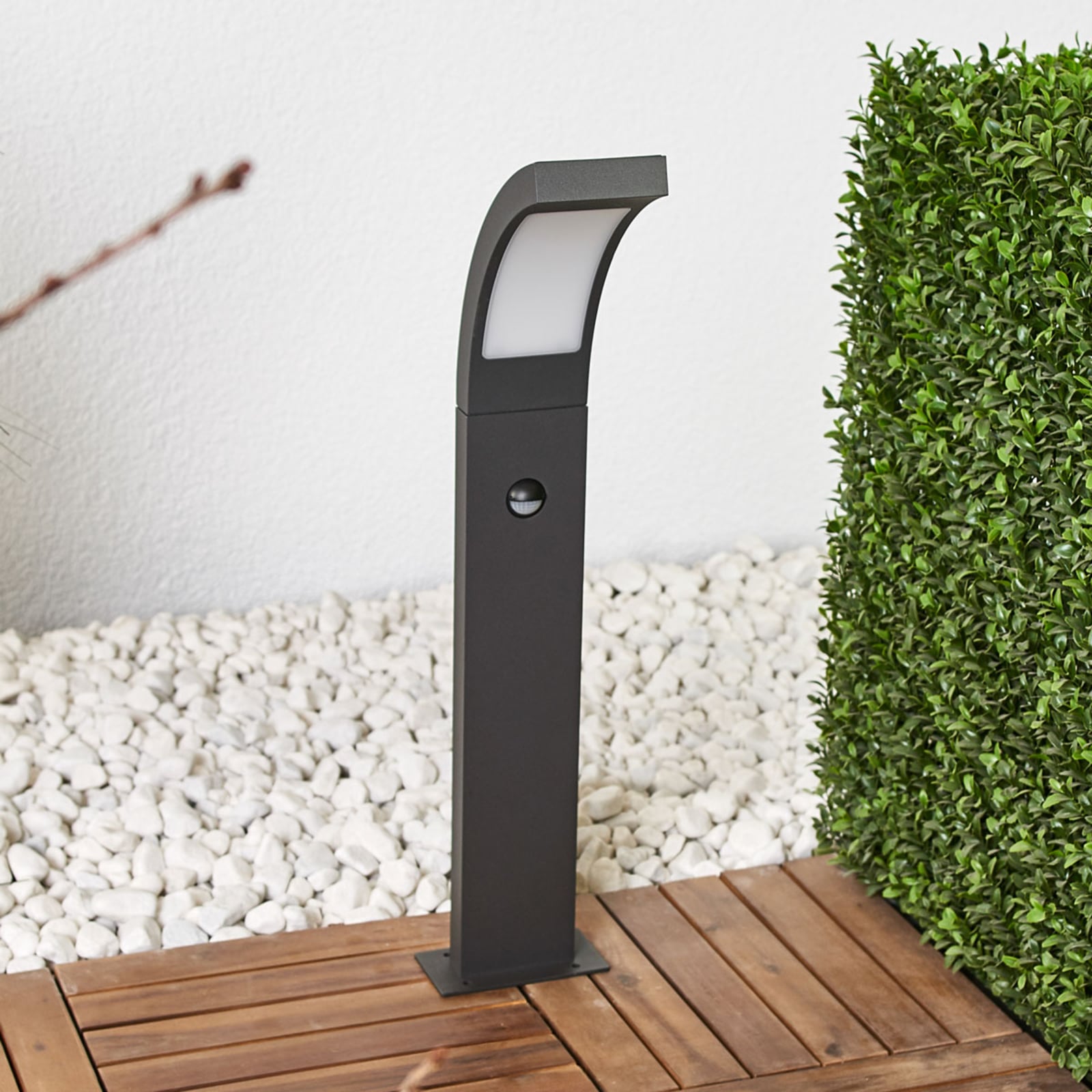 LED pullertlys Juvia med bevegelsessensor forfra