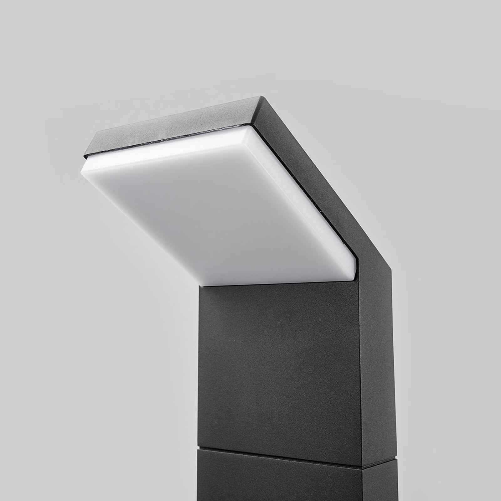 LED pullertlys Yolena antrasitt aluminium 100 cm IP65 sideprofil