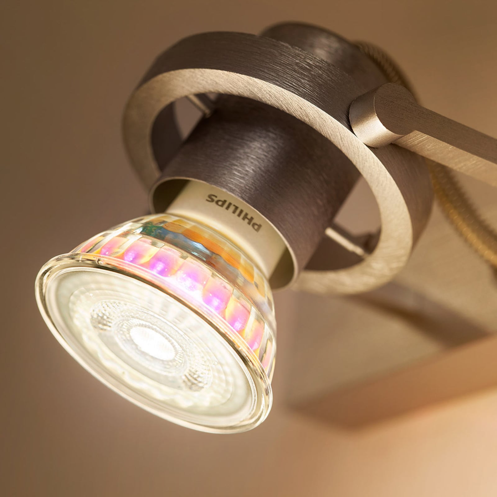 LED reflektorpære GU10 6,2W dimbar WarmGlow 2700K Philips bakside