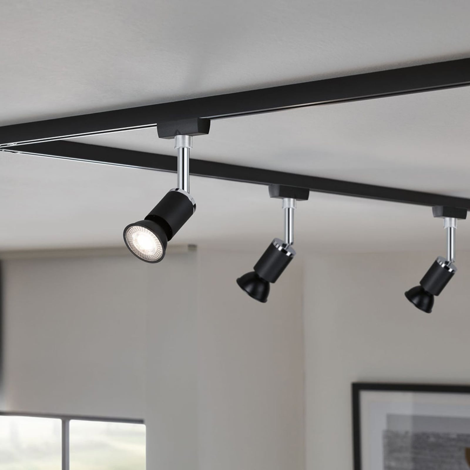 LED-reflektorpære GU10 7W 2700K dimbar svart Paulmann montert i lampe