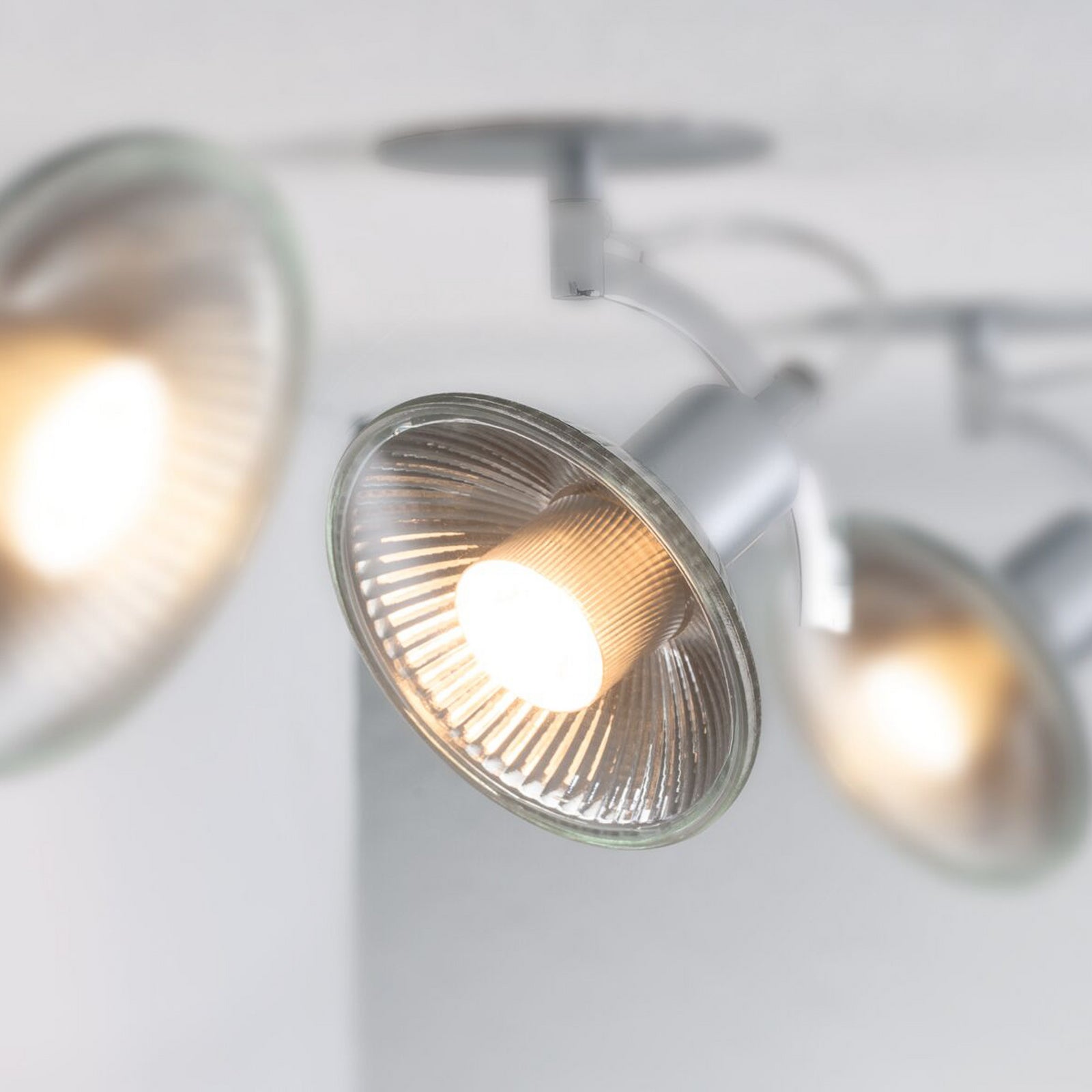 Detalj av LED reflektorpære GU10 QPAR111 4W 2700K 350lm 24° - Paulmann