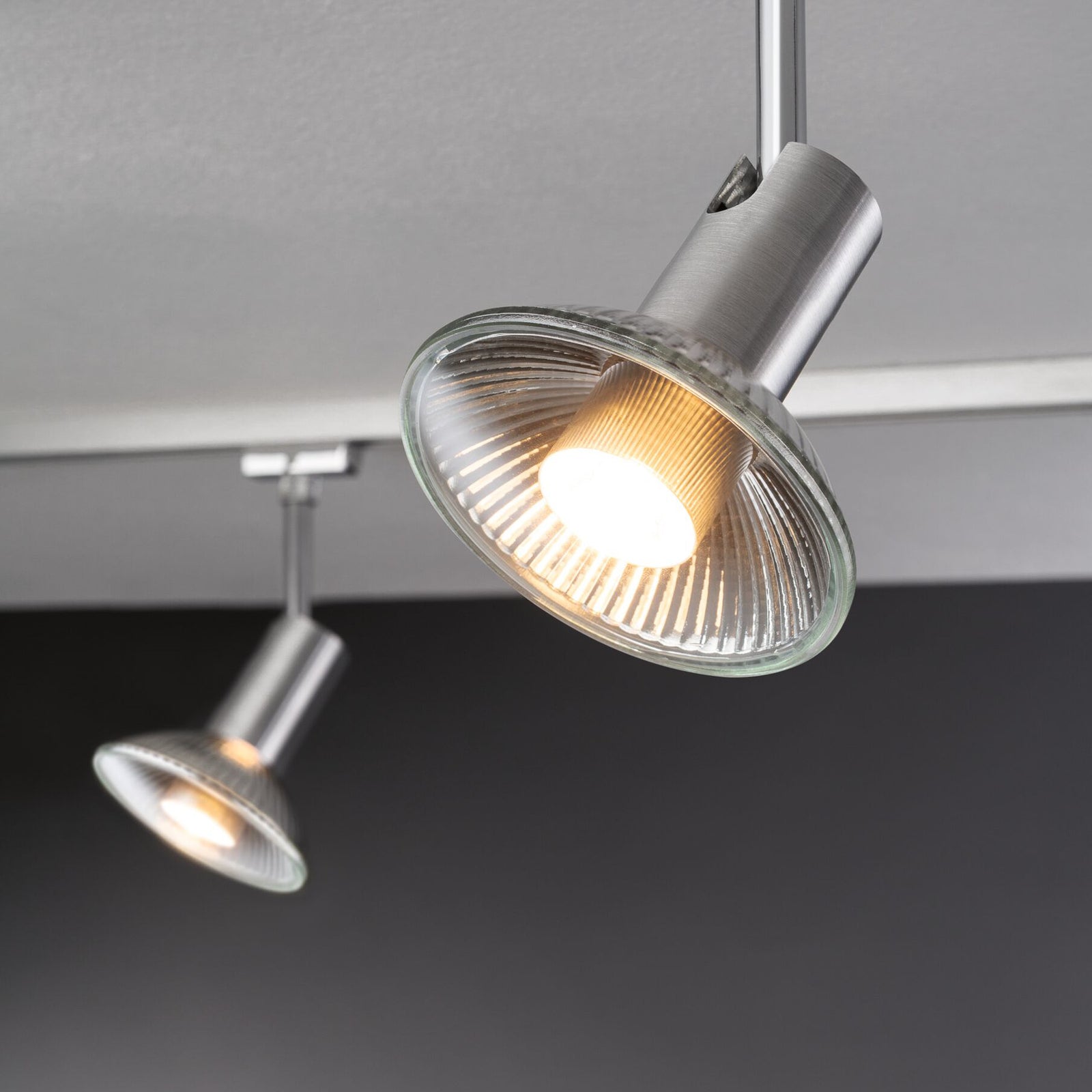 Nærbilde av LED reflektorpære GU10 QPAR111 4W 2700K 350lm 24° - Paulmann