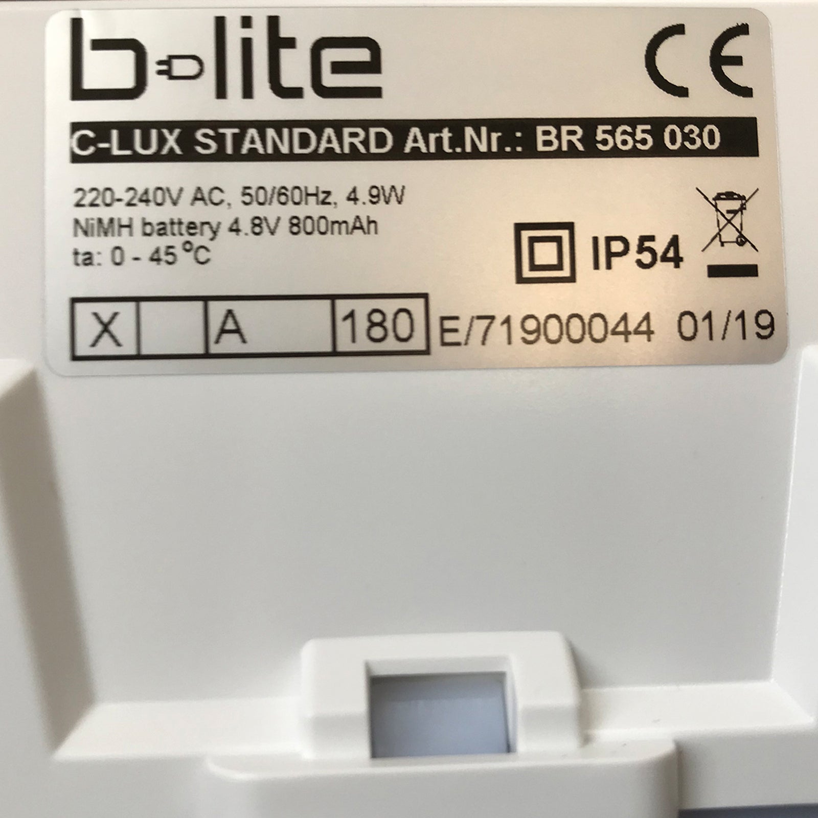 Montert LED rømningsskilt C-Lux Standard sentralforsyning IP54 i bygg