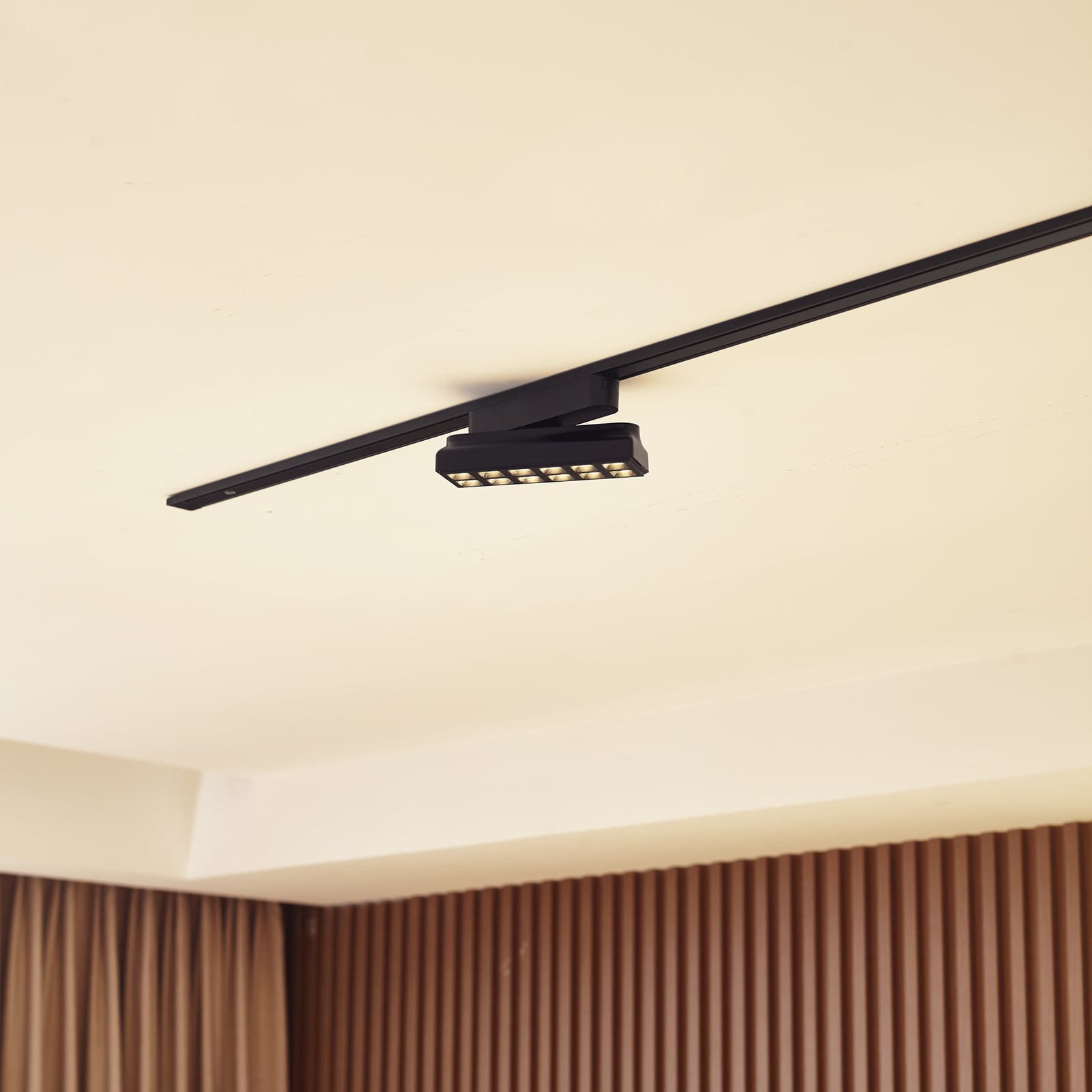LED-skinnelampe 48V Lumaro svart 10W dimbar CCT bakside