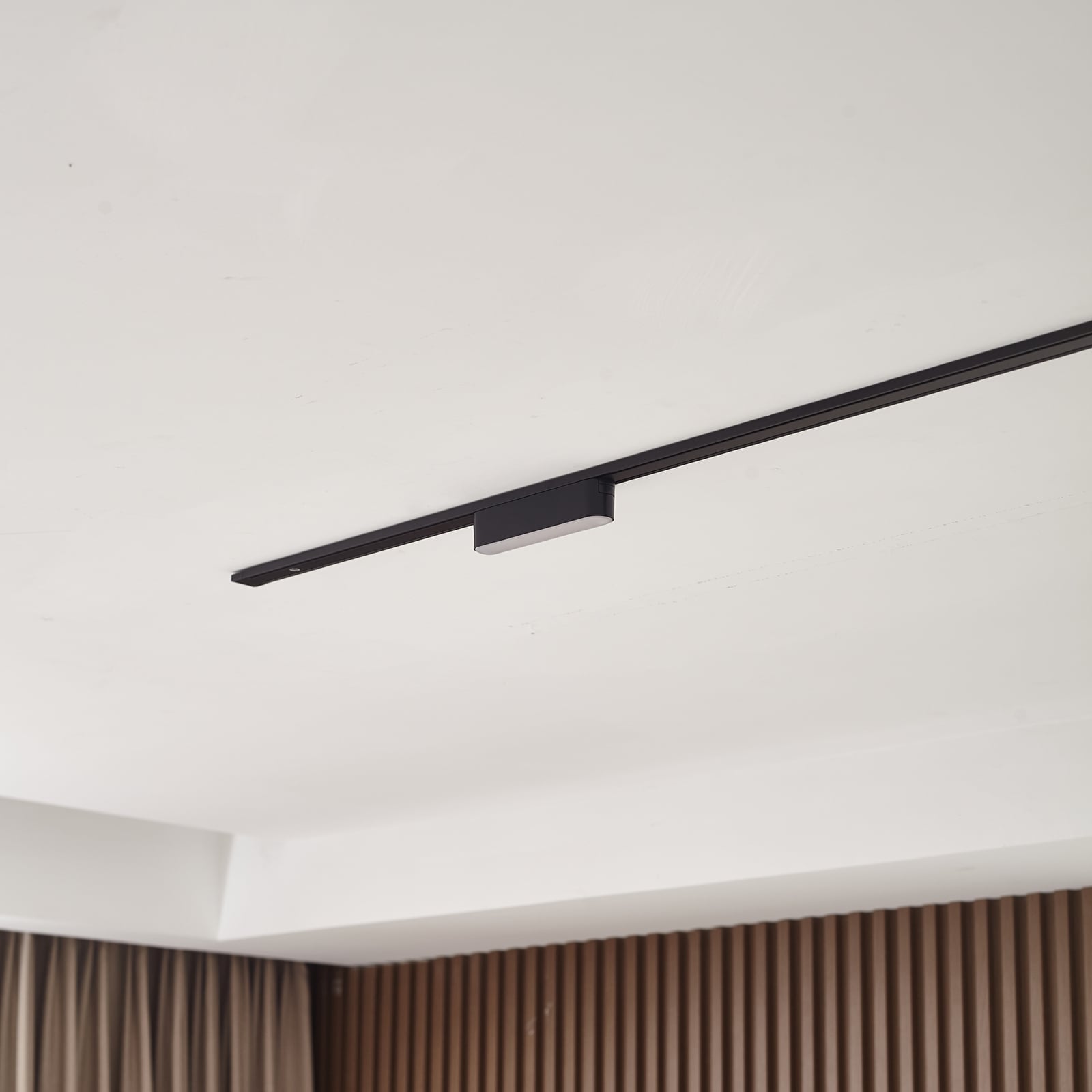 LED-skinnelampe 48V Lumaro svart 5W plast dimbar CCT nærbilde lys