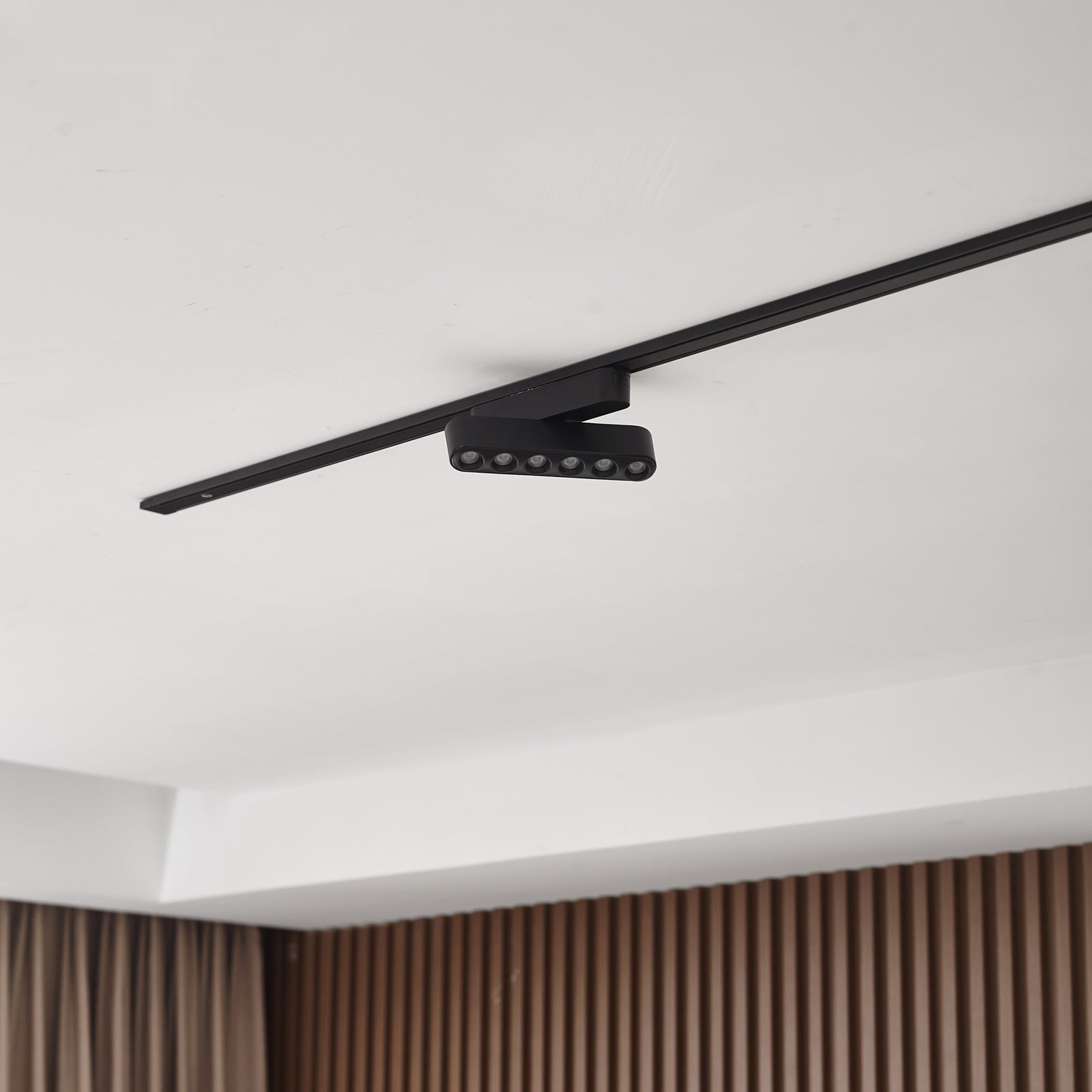 Detalj av LED-skinnelampe 48V Lumaro svart 6-punkts dimbar CCT