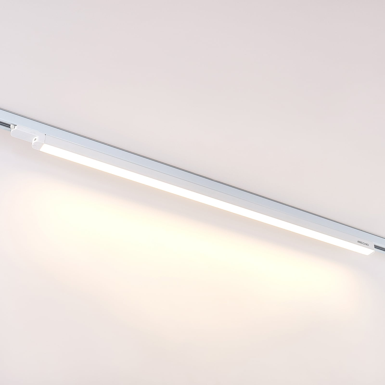 LED skinnelampe Harlow 3-fase hvit 109 cm montert i rom