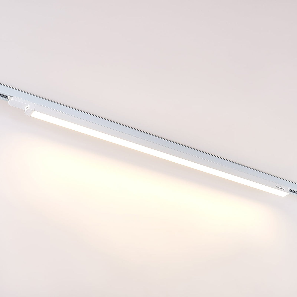 LED skinnelampe Harlow 3-fase hvit 109 cm montert i rom