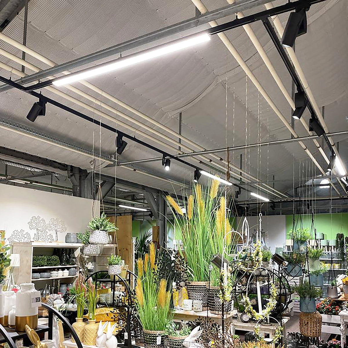 LED skinnelampe LINEAR PRO svart 60 cm 20W 3000K DALI detalj av monteringsdel