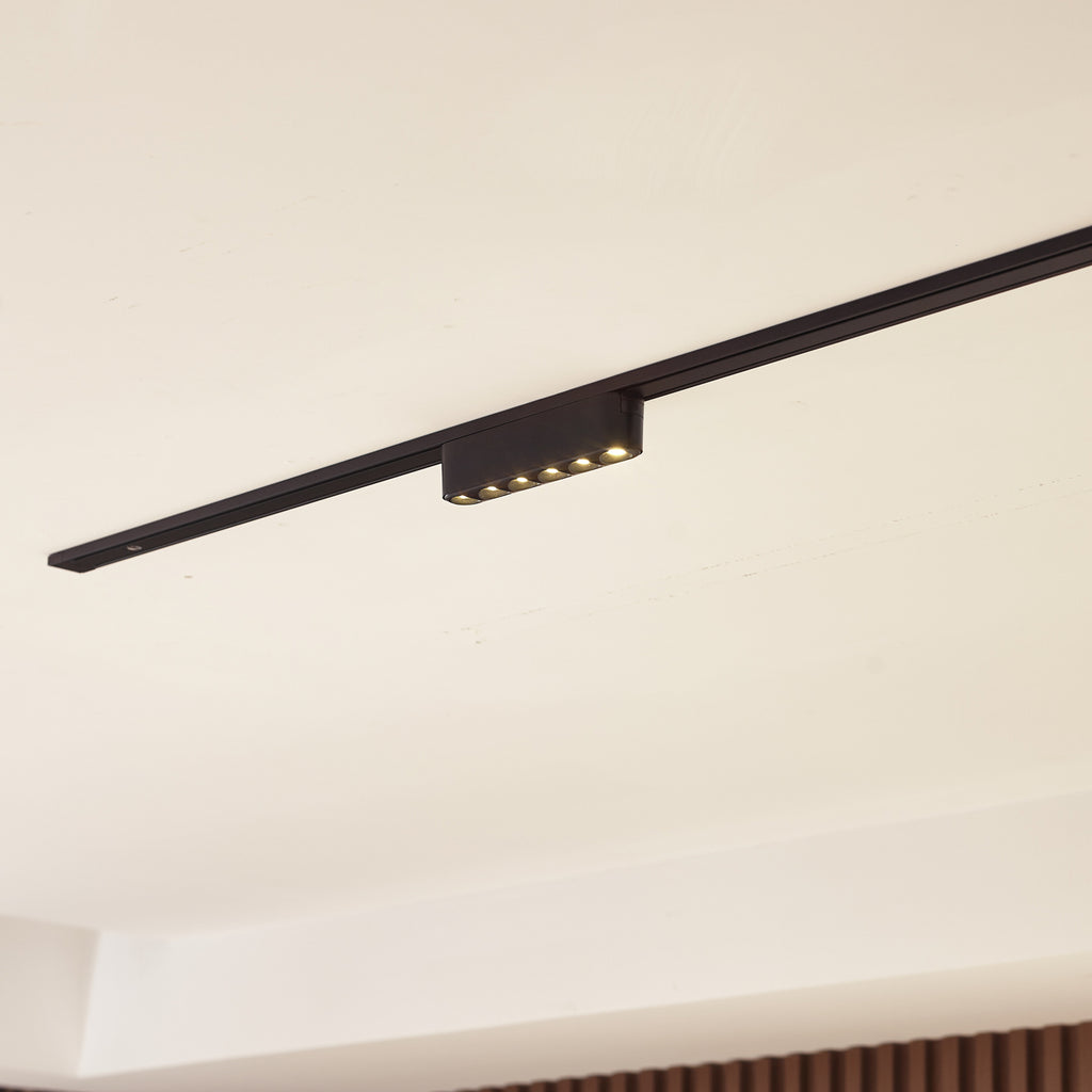 LED-skinnelampe Lumaro bakside med monteringsdetaljer