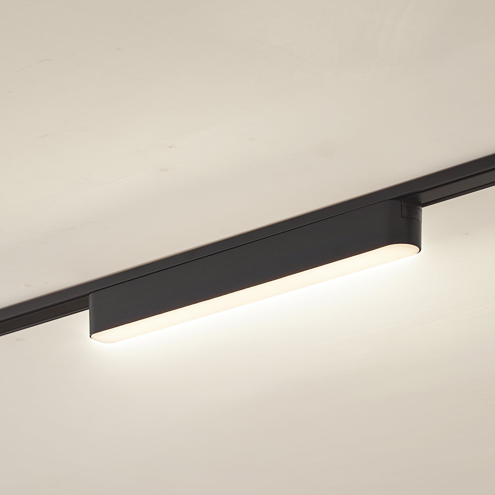 LED-skinnelampe Lumaro 48V svart 10W plast dimbar CCT forfra